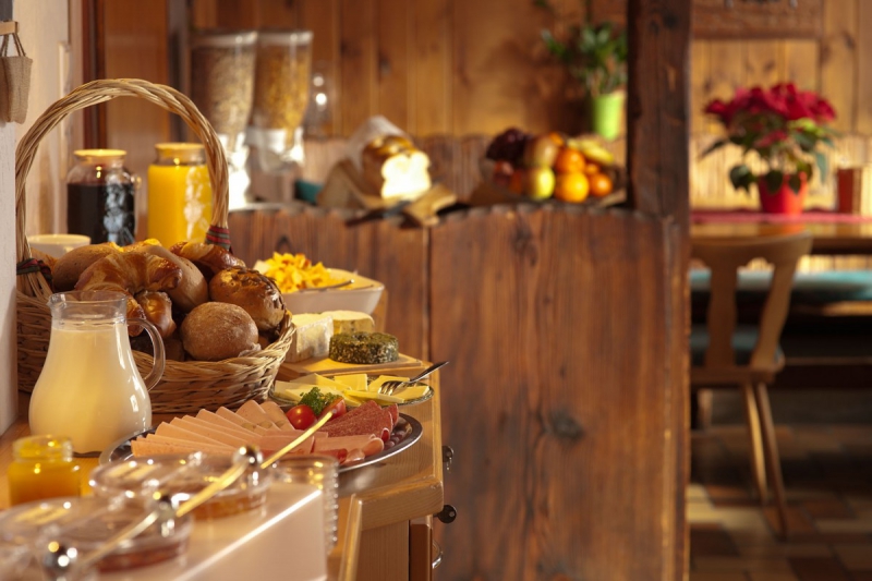 brasserie-SANARY SUR MER-min_breakfast_buffet_food_restaurant_meal_hotel_plate_fresh-718745